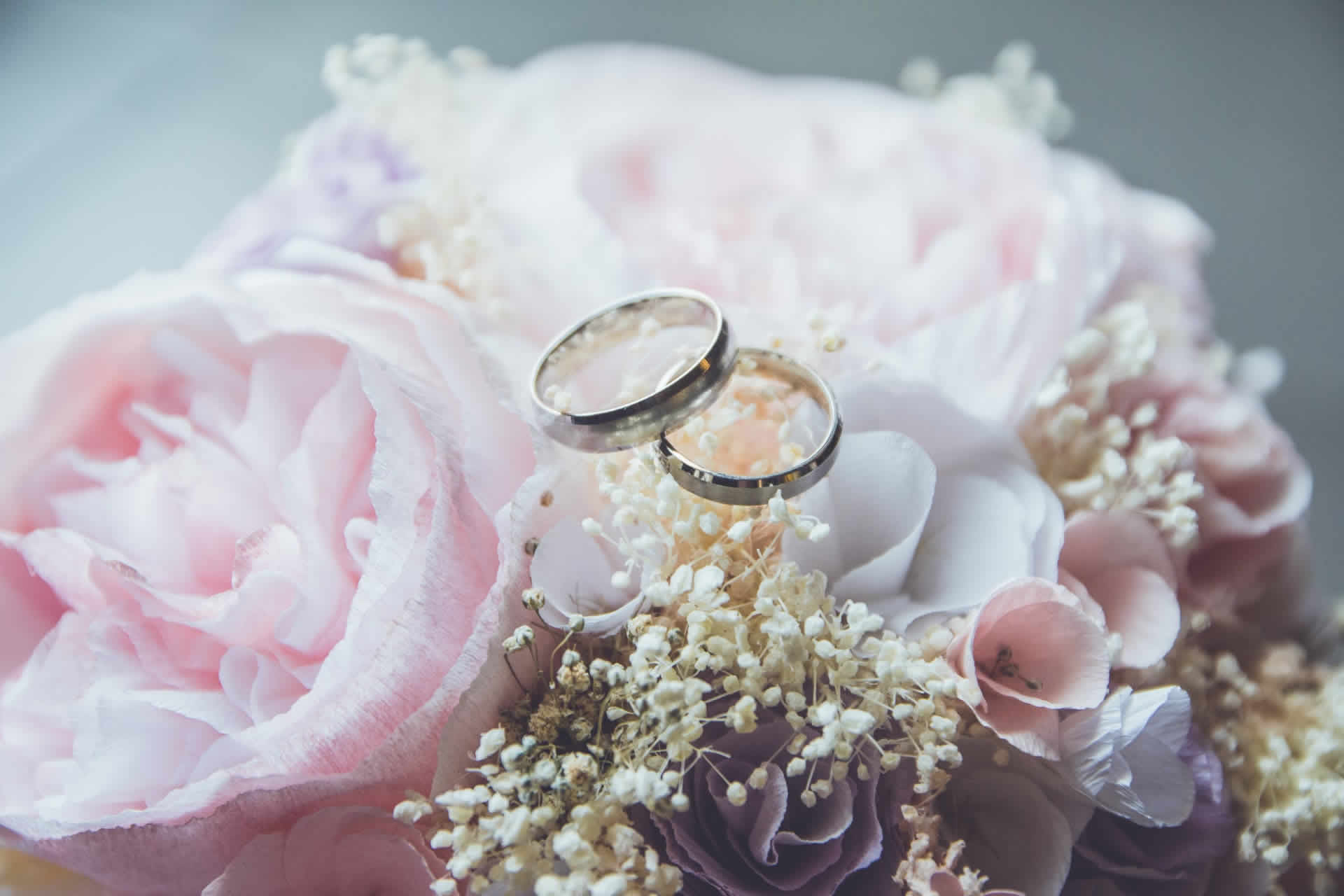 Wedding flowers and rings - Shane Black Magician - Wedding Blog